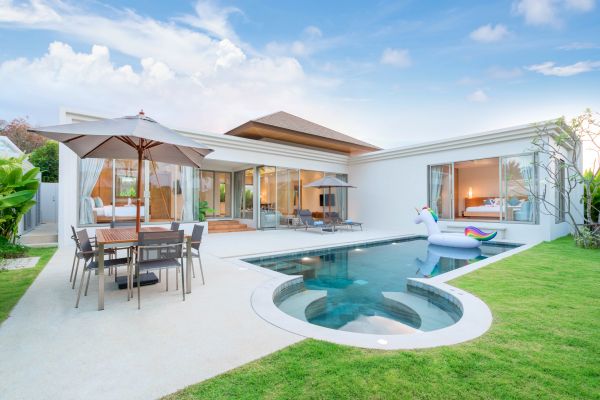 Cost of Concrete Pool Patio Installation in Bellevue